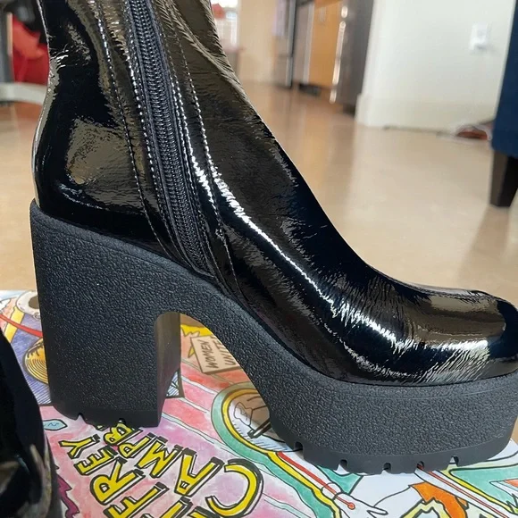 Jeffrey Campbell- Refresh Boot Black Crinkle Patent
Size W7.5 - Picture 5 of 7
